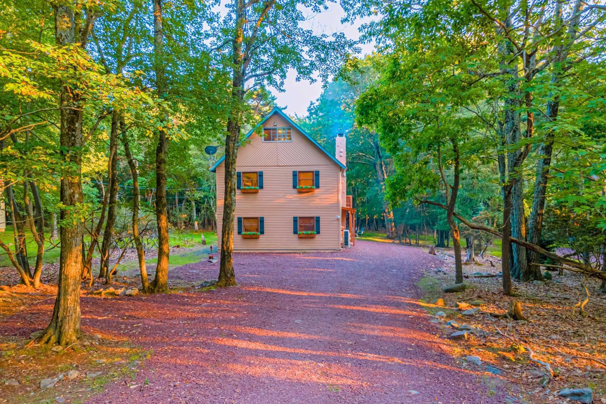 Poconos Ski Retreat With Sauna, Hot Tub, And Game Room Lake Harmony Ngoại thất bức ảnh