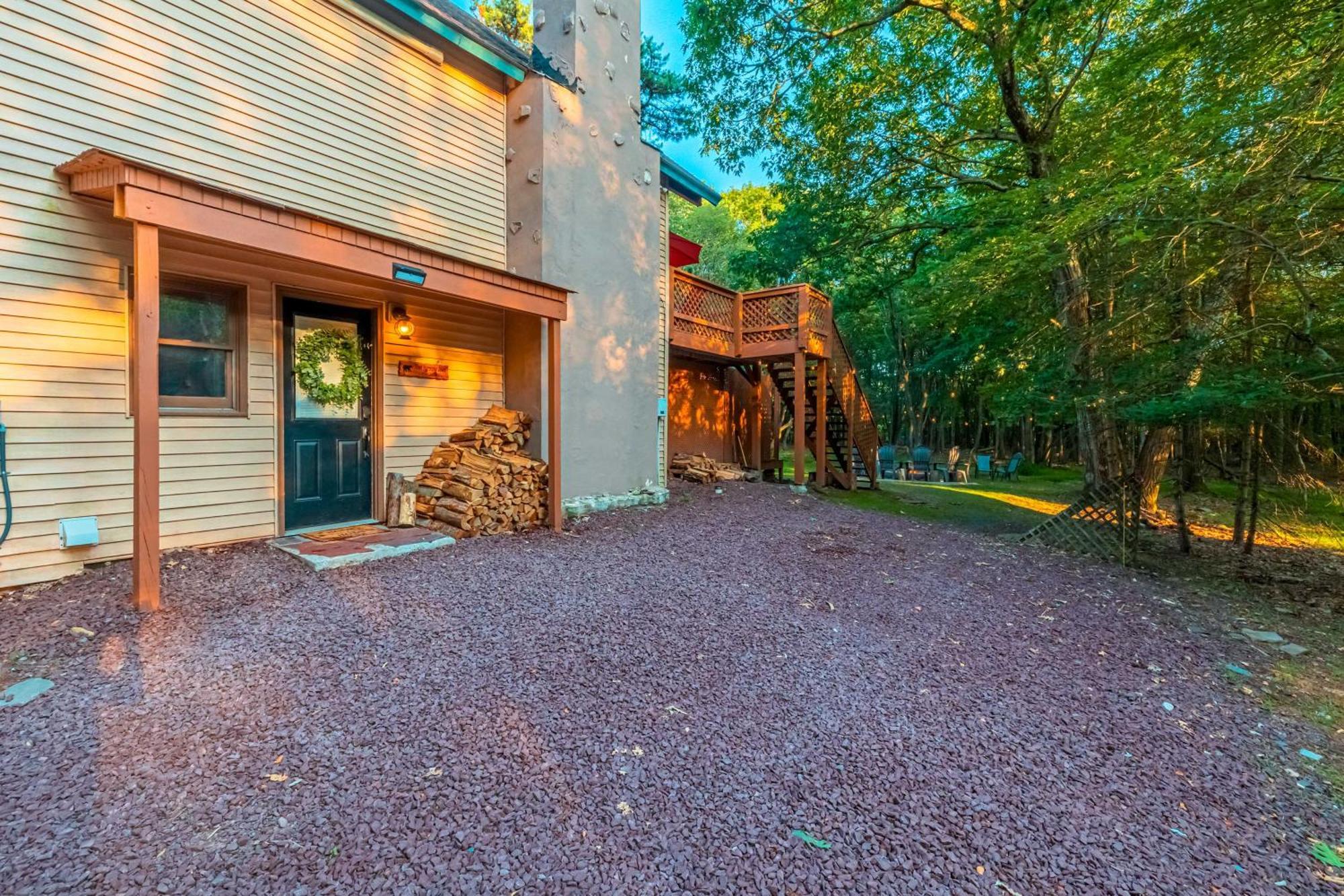 Poconos Ski Retreat With Sauna, Hot Tub, And Game Room Lake Harmony Ngoại thất bức ảnh